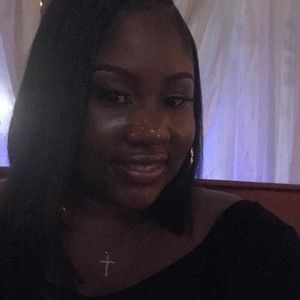 Meet your Posher, Ronique